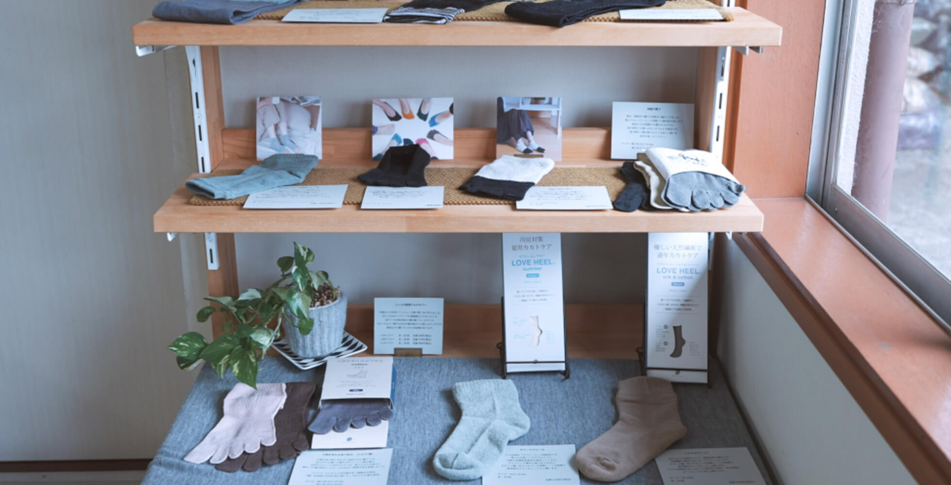 石川メリヤスのオリジナル商品。手袋だけでなく靴下や小物も編むことができるため、「Bマーク」を付けた商品の今後の展開にも期待が高まる