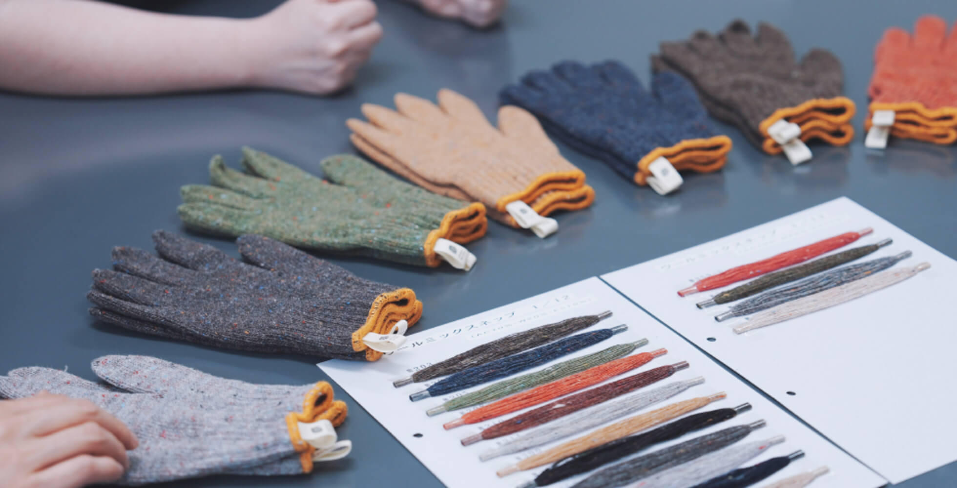 全7色の「三河軍手」。使うシーンを思い浮かべながら選ぶのも、楽しみになるカラーバリエーション