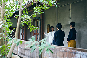 三百年を巡る本店ガイドツアー